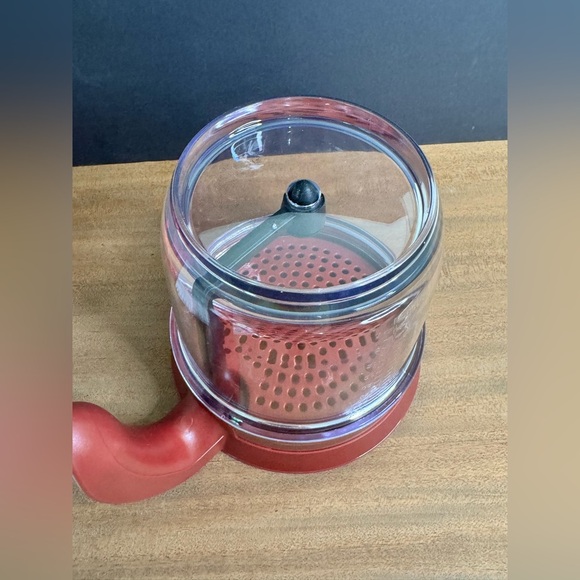 NIB Curtis Stone Gravy and Fat Separator Thumb Trigger Valve Release in Red - Picture 3 of 3